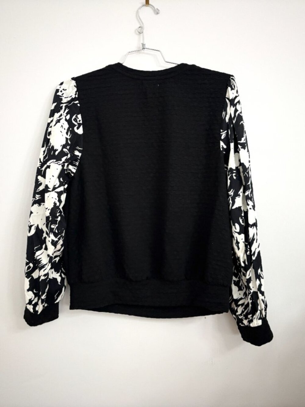 Anthropologie Porrdige Black Textured Floral Sleeve Mixed Media Sweatershirt - M - Picture 10 of 10